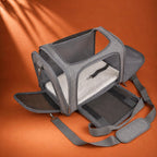 Sac de transport pour chat gris ouvert, intérieur visible